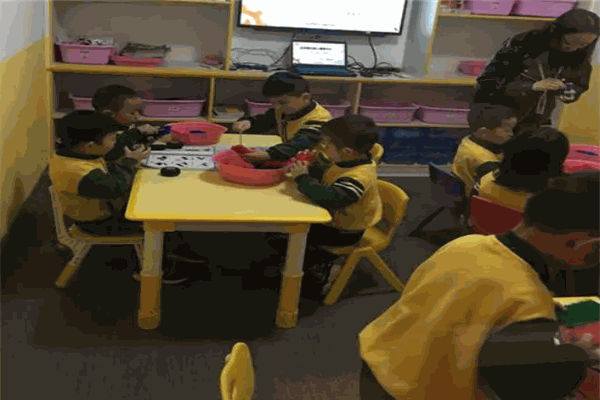 邁斯機(jī)器人教育 邁斯機(jī)器人教育