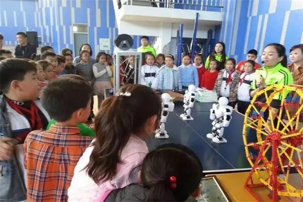 智點創科機器人教育