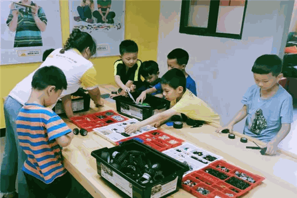 麥咭機(jī)器人教育 麥咭機(jī)器人教育