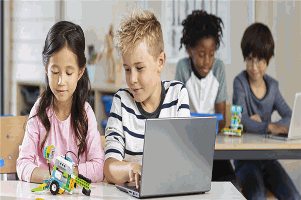 蘿卜思機器人教育