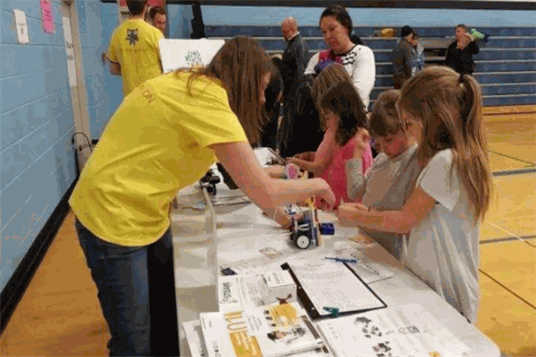 邁斯機(jī)器人教育 邁斯機(jī)器人教育