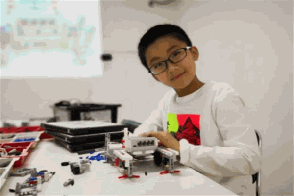 馬識圖兒童教育機器人 馬識圖兒童教育機器人