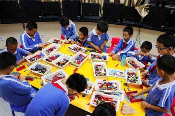 智搭機器人教育