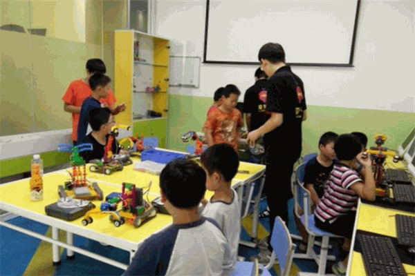 蘿卜思機器人教育