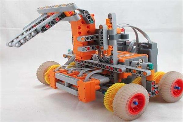 中鳴數碼機器人編程