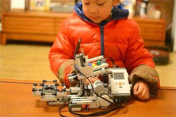 萬(wàn)方機(jī)器人教育培訓(xùn) 萬(wàn)方機(jī)器人教育培訓(xùn)