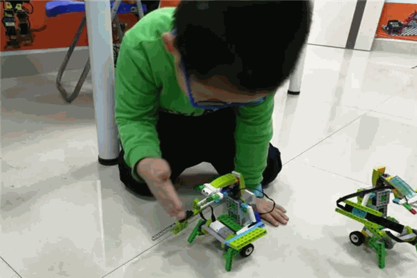 邁型星戈機器人體教 邁型星戈機器人體教