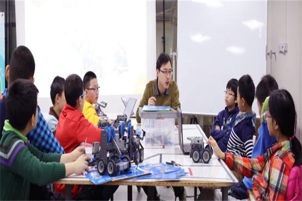 智點創科機器人教育