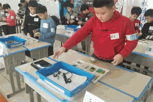 博識機(jī)器人教育 博識機(jī)器人教育