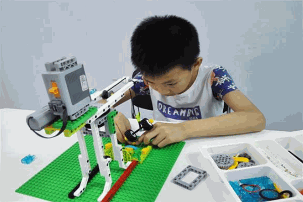 星光機器人教育