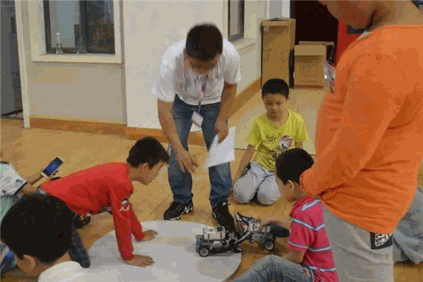 博識機(jī)器人教育 博識機(jī)器人教育