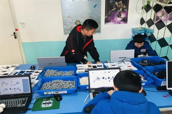 蒙科技機器人創新教育