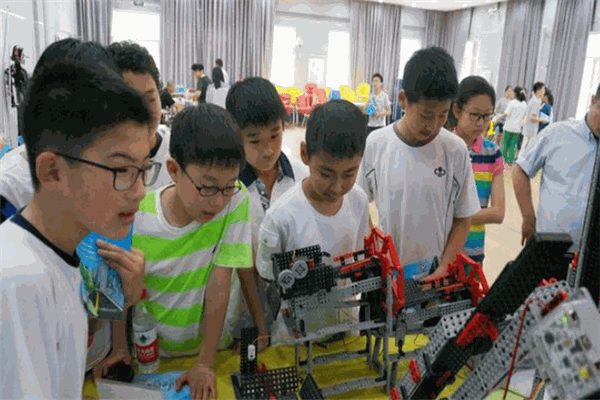 博家機(jī)器人 博家機(jī)器人