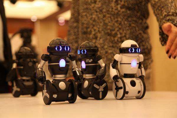 米特機(jī)器人 米特機(jī)器人