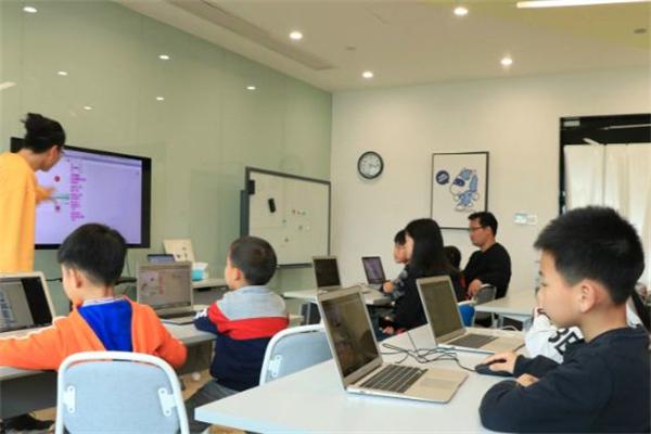 魯伯特智工坊機器人科技教育