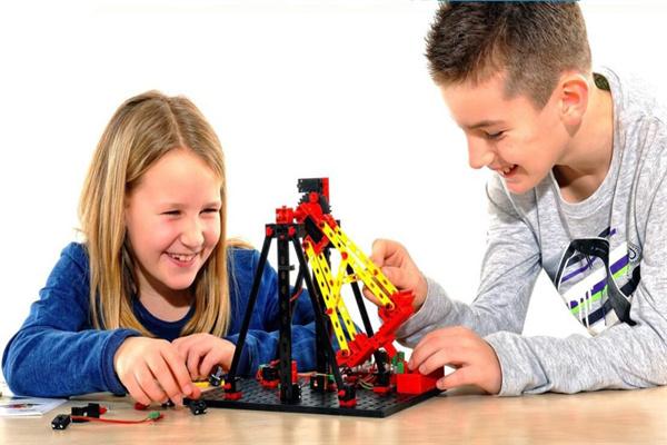 迷彩機器人教育