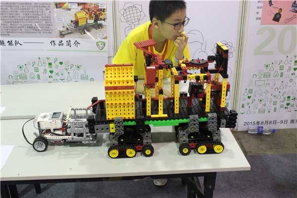 創樂博寫字機器人