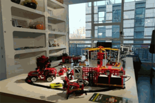 格物機(jī)器人教育 格物機(jī)器人教育