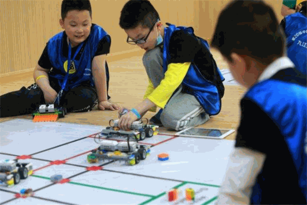 科技少年機(jī)器人俱樂(lè)部