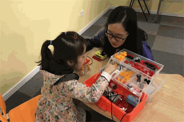 格物機(jī)器人教育 格物機(jī)器人教育