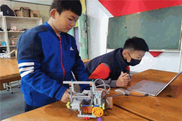 科技少年機(jī)器人俱樂(lè)部