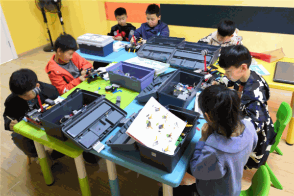 科技少年機(jī)器人俱樂(lè)部