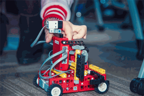 格物機(jī)器人教育 格物機(jī)器人教育