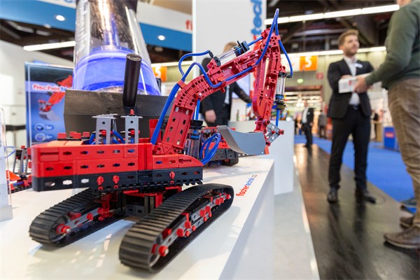 拓課牛機(jī)器人