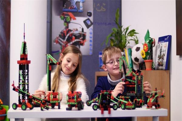 拓課牛機(jī)器人