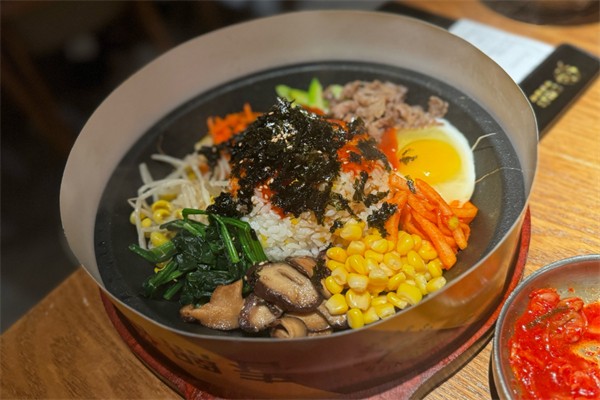 盈香居烤肉拌飯