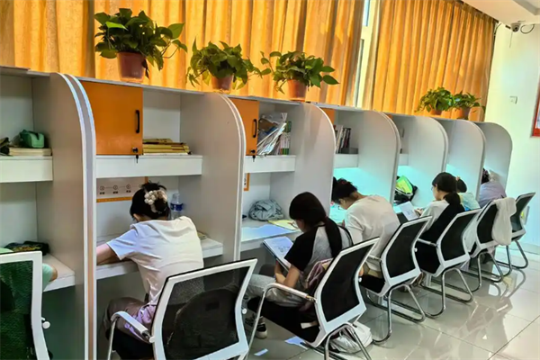 嗯特爾AI自習室