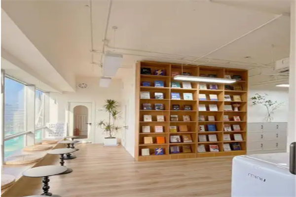 愛(ài)尚學(xué)托管AI英語(yǔ)自習(xí)室