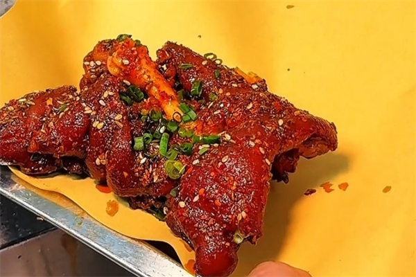 御廚烤豬蹄