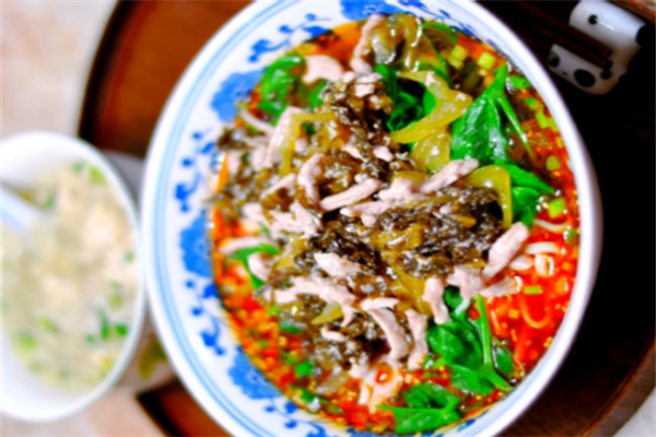 程記酸菜滑肉面