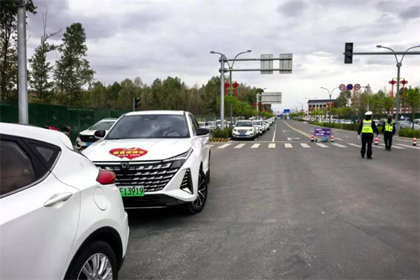 犇犇約車 犇犇約車