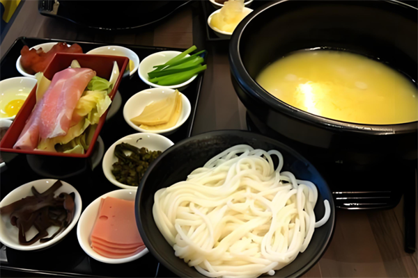 興江緣過(guò)橋米線(xiàn)